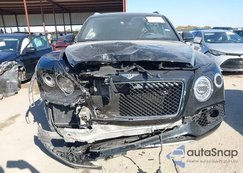 2019 Bentley Bentayga V8 z USA, uszkodzony, nr VIN SJAAM2ZV1KC025026